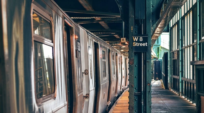 Происшествия: Крушение вагонов метро в Нью-Йорке могло произойти по вине рабочих