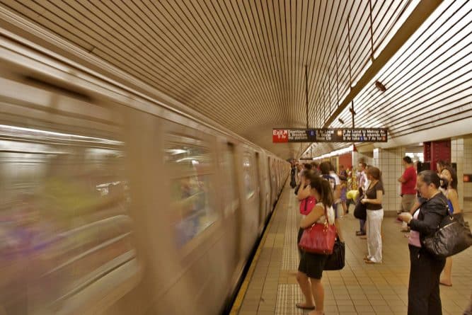 Общество: Опоздавшие из-за метро жители Нью-Йорка могут потребовать письмо с извинениями