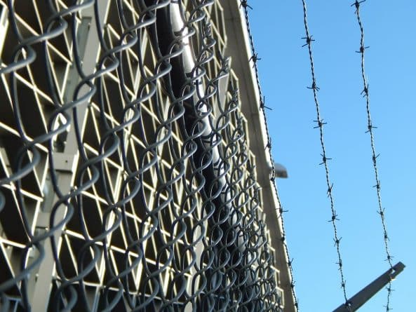 Закон и право: Полгода в тюрьме вместо свободы за $1