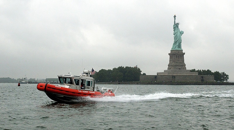 Происшествия: Рядом с Liberty Island сбили гидроциклиста