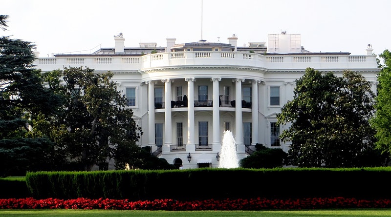 Политика: Сколько зарабатывают сотрудники Белого дома?