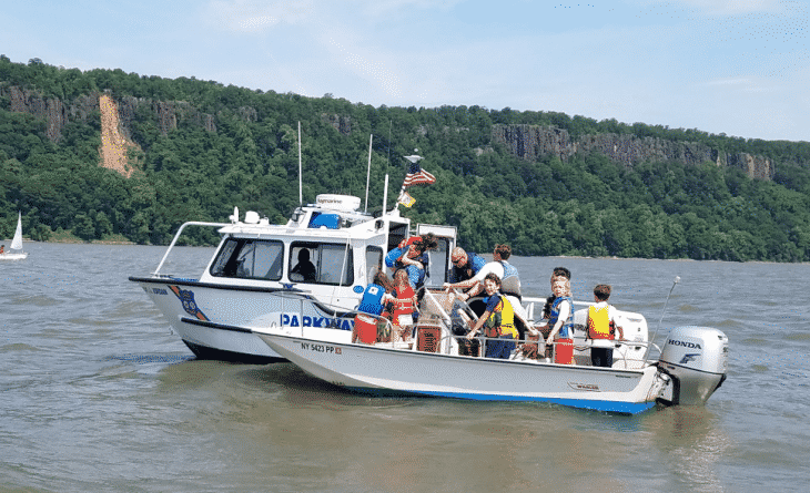 Происшествия: В реке Гудзон перевернулось 2 парусника с детьми