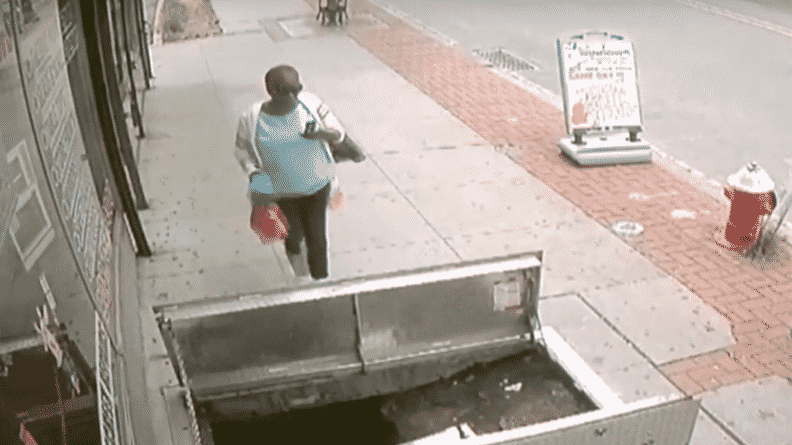 Происшествия: В Нью-Джерси женщина упала в открытый люк, когда писала смс