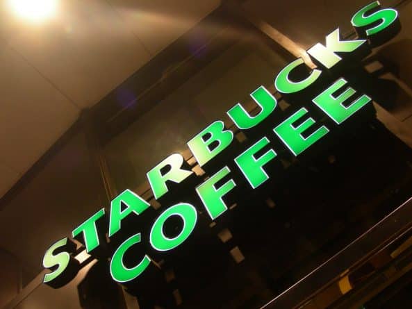 Общество: Отважный клиент спас кофейню Starbucks от ограбления: видео