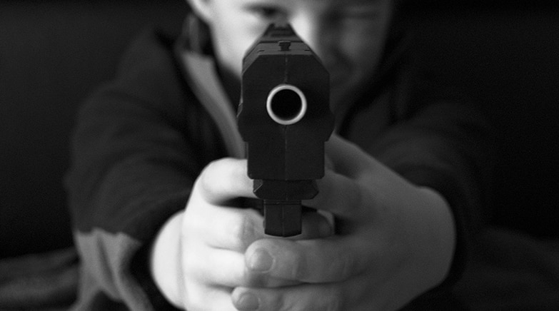 Общество: 4-летний ребенок погиб от пистолета, который он нашел в своем доме