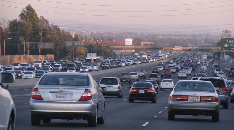 Полезное: Воздух над автострадой в утренний час пик вреднее для здоровья, чем вечером