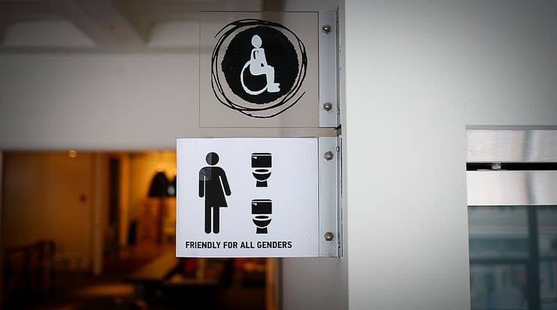 Общество: В школах Нью-Джерси официально введены туалеты для трансгендеров