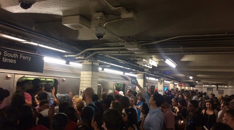 Общество: Пожар в метро в Манхэттене: часть линий закрыта