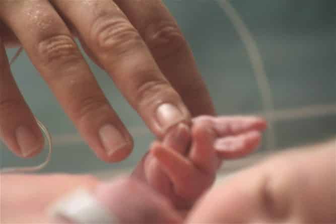 Происшествия: В Нью-Йорке младенец умер во время грудного вскармливания