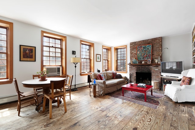 Недвижимость: Впервые в Нью-Йорке на продажу выставлен коттедж на крыше рис 4