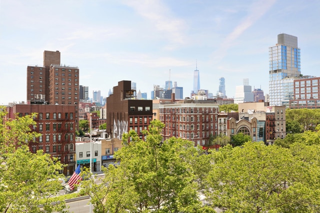 Недвижимость: Впервые в Нью-Йорке на продажу выставлен коттедж на крыше рис 2