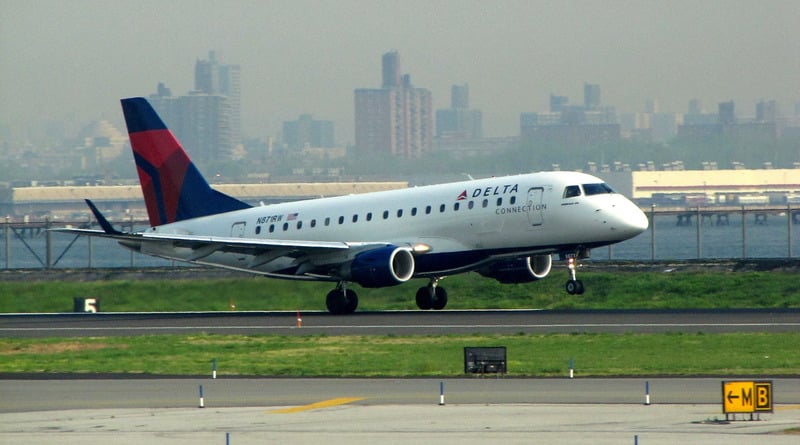 Общество: Рейс из Нью-Йорка задержали на два часа из-за перебранки пилота и стюардессы