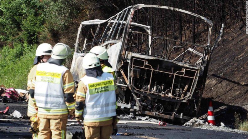 В мире: В аварии туристического автобуса в Германии погибло 18 человек