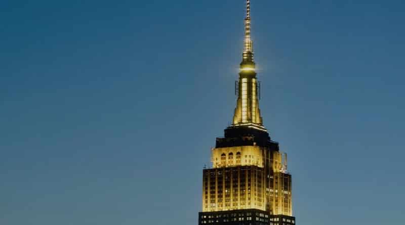 Афиша: Empire State Building засветится желтым в честь Всемирного Дня Эмодзи