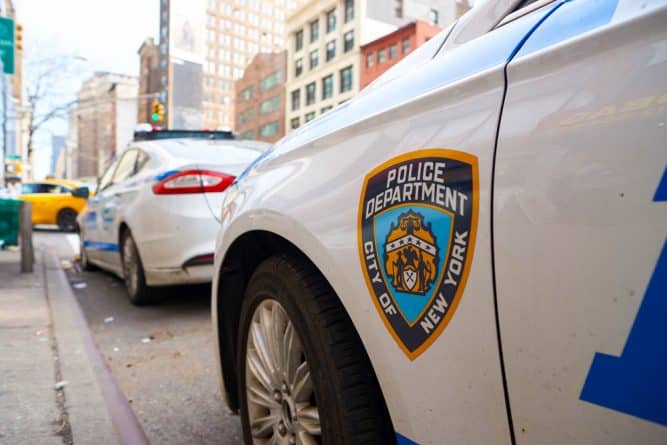 Происшествия: В Бруклине возле продуктового магазина застрелили 20-летнего парня