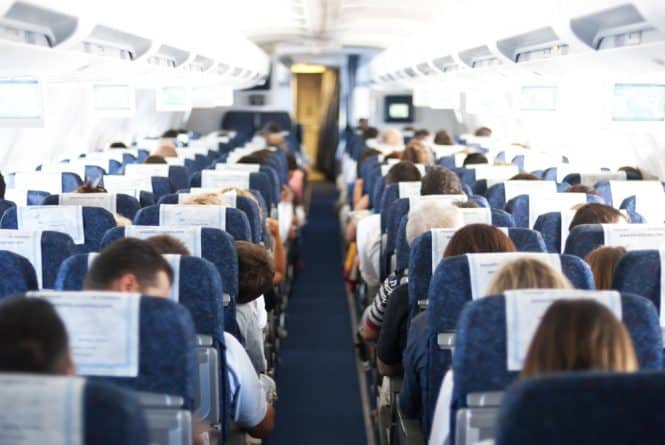 Закон и право: Комиссия пересмотрит расстояние между сиденьями в самолётах