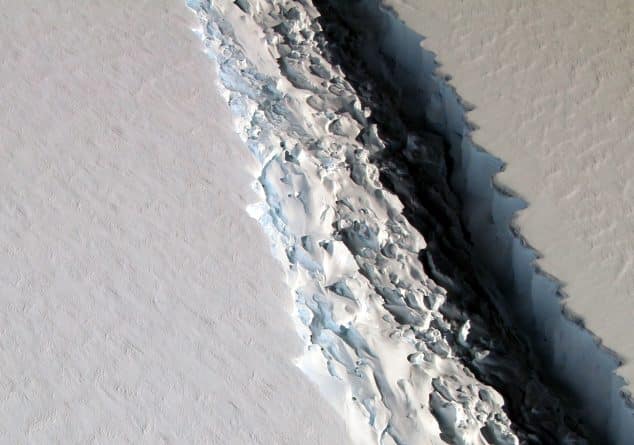 Общество: От Антарктиды откололся айсберг весом в триллион тонн