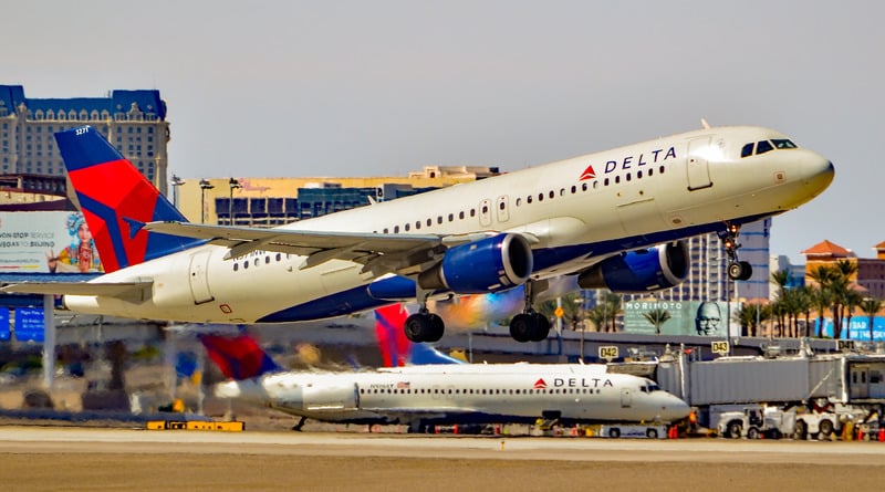 Общество: Авиакомпания Delta отрицает, что высадила россиянина "из-за оккупации Крыма"