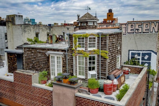 Недвижимость: Впервые в Нью-Йорке на продажу выставлен коттедж на крыше