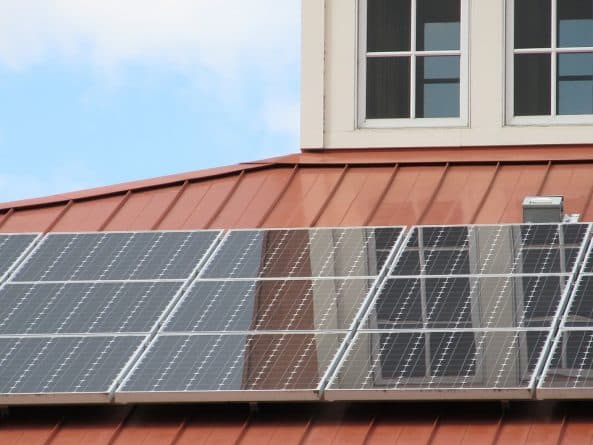 Общество: В Бруклине домовладелец делится с соседями солнечной энергией