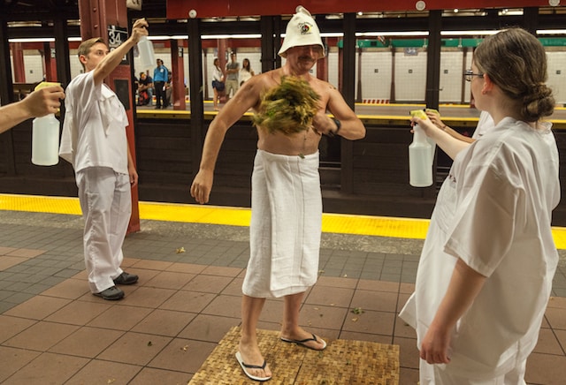 Общество: Платформу нью-йоркского метро превратили в спа-салон (фото, видео) рис 5