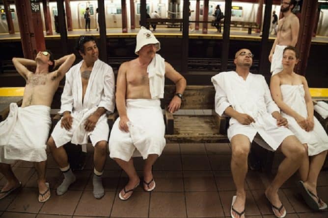 Общество: Платформу нью-йоркского метро превратили в спа-салон (фото, видео)