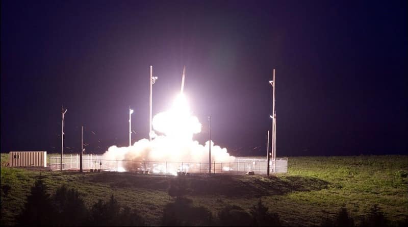Общество: ПВО США сбили баллистическую ракету (видео)