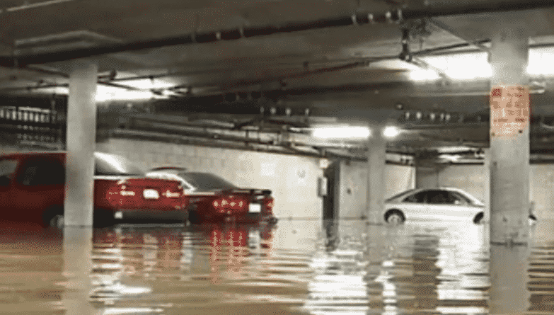 Происшествия: Наводнение в Голливуде вызвано повреждением системы водоснабжения