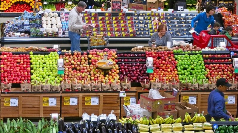 Бизнес: Amazon снизит цены на продукты питания