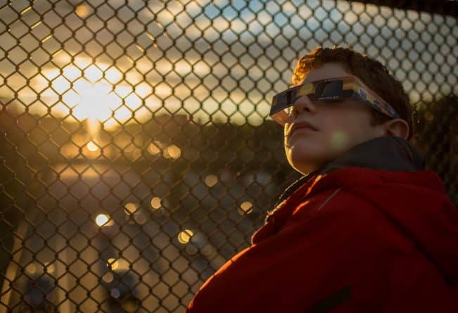 Полезное: Рынок наводнили фальшивые очки для наблюдения за солнечным затмением: как отличить подделку