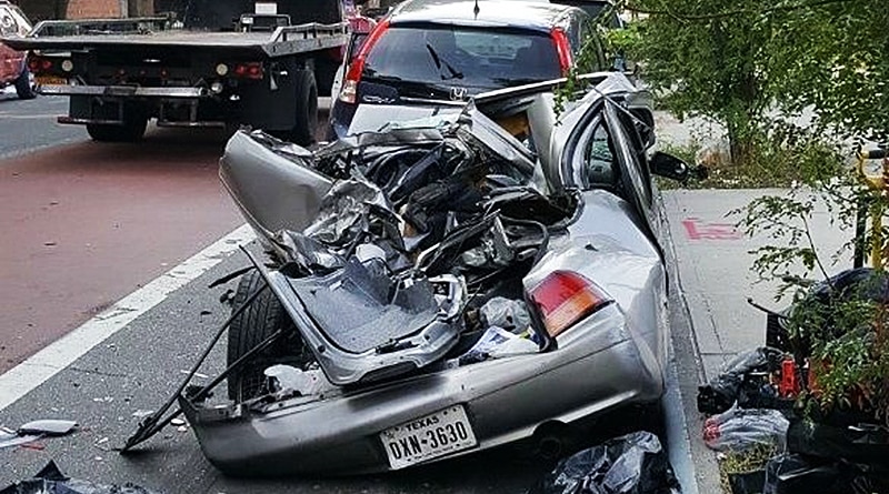 Происшествия: В Бруклине мусоровоз врезался в 12 машин (видео)