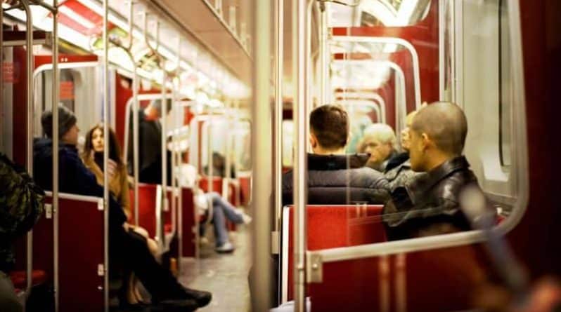Происшествия: В метро Нью-Йорка парень распылял перцовый аэрозоль на пассажиров