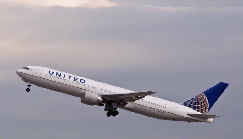 Бизнес: Ураган Харви может обойтись United Airlines в 265 миллионов долларов