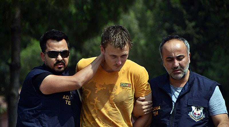 В мире: В Турции арестовали россиянина, который готовил атаку на самолет ВВС США