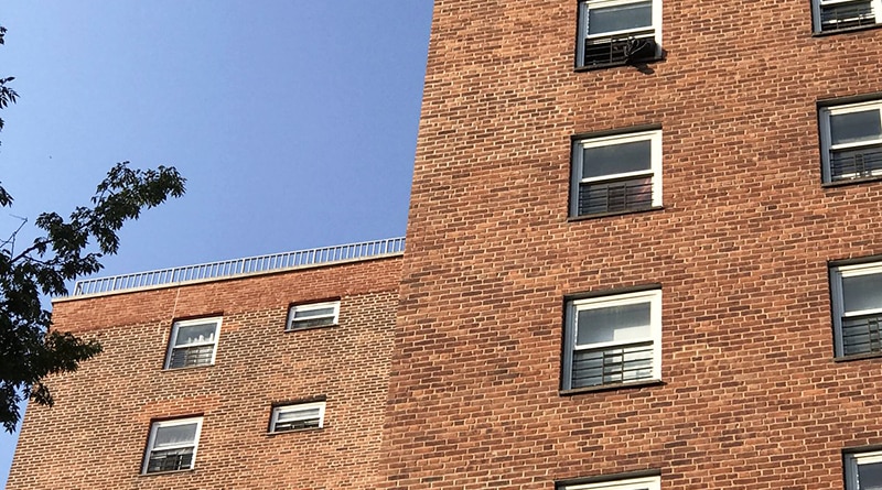 Общество: Мать троих детей упала с крыши 14-этажного дома в Манхэттене