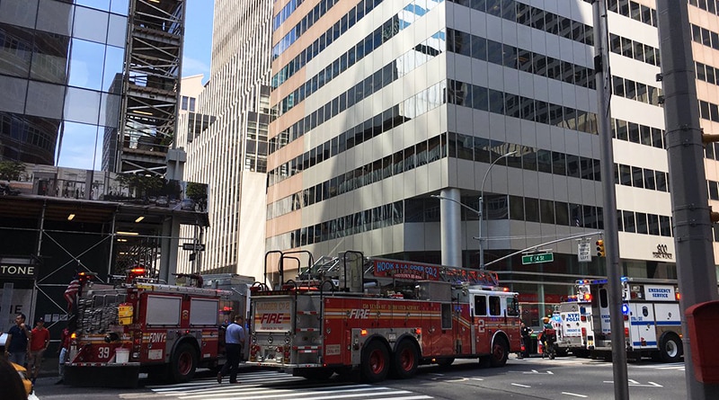 Происшествия: Два мойщика окон застряли на 35-м этаже манхэттенского небоскреба