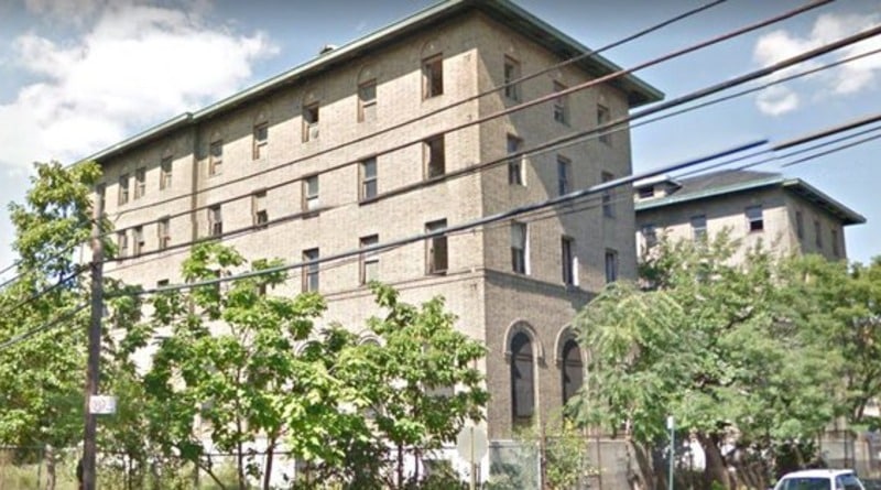 Недвижимость: В Бруклине из заброшенной больницы сделают доступное жилье
