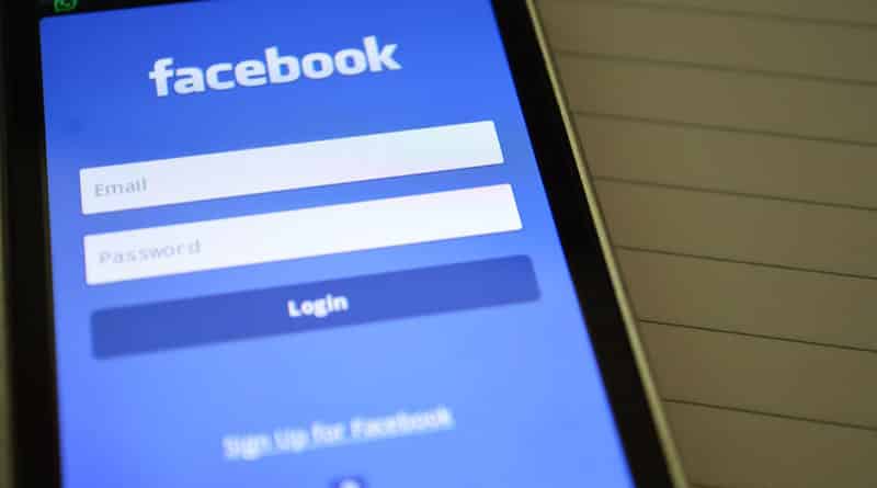 Общество: Полицейский спас мужчину, который транслировал в Facebook попытку самоубийства