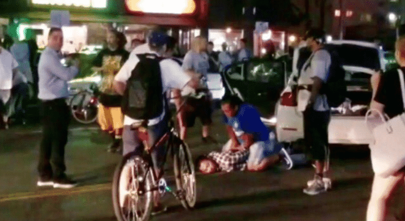 Происшествия: Велосипедисты расправились с водителем авто на лос-анджелесском перекрестке