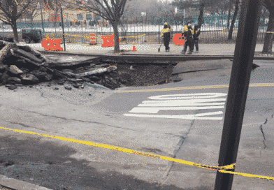 Происшествия: Из-за провала грунта в Нью-Йорке эвакуированы дома