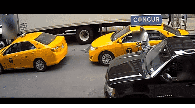 Происшествия: Вор-велосипедист грабит таксистов через окна автомобилей