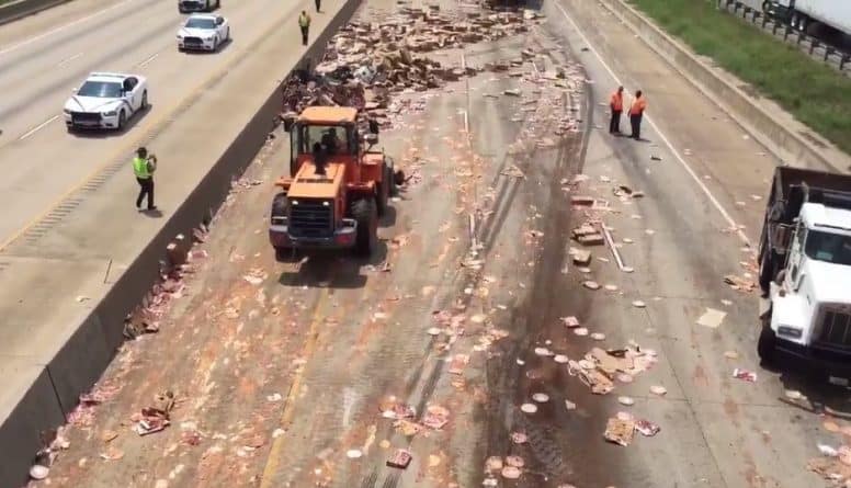 Происшествия: В Арканзасе на трассе перевернулся грузовик с пиццей