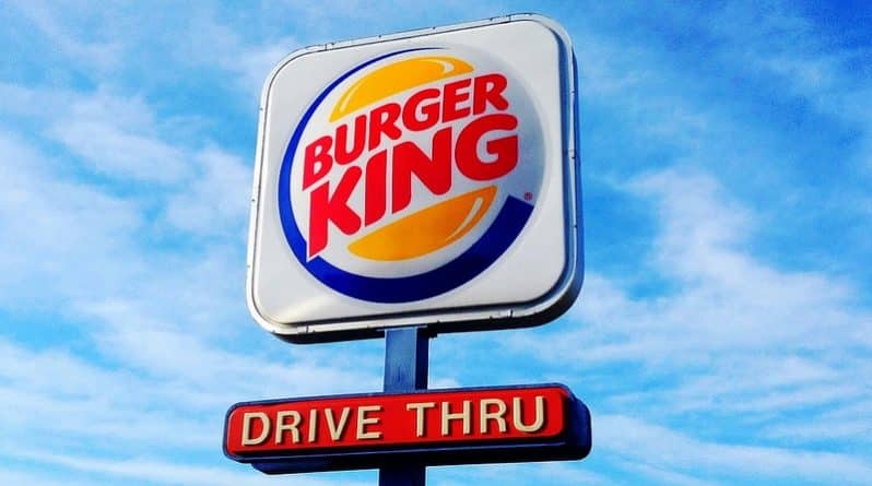 Общество: За два дня на одной парковке  Burger King на свет появились двое малышей