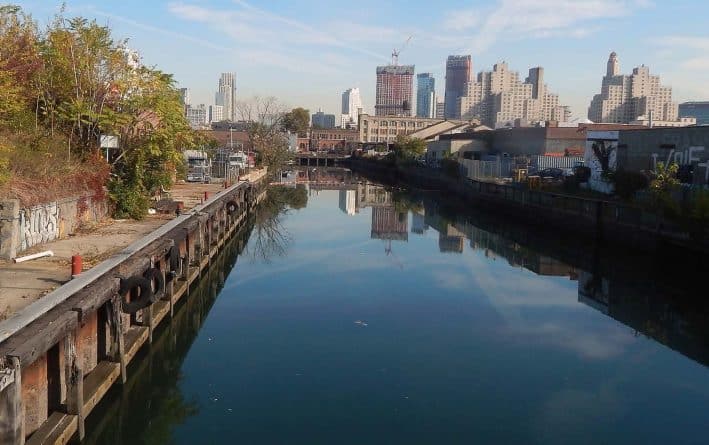 Афиша: В самом грязном канале Нью-Йорка пройдут гонки на лодках