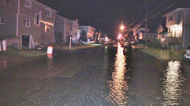 Общество: Часть Лонг-Айленда затопило из-за урагана Хосе (фото)