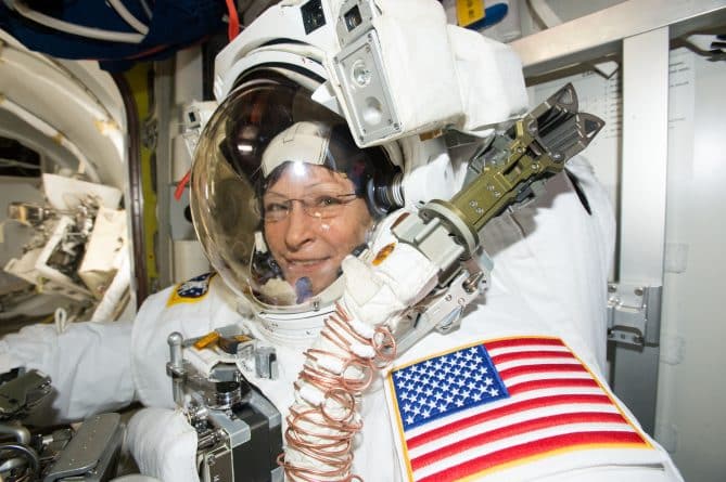 Общество: «Космический ниндзя» Пегги Уитсон приземлилась после рекордно длинного полета