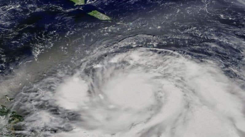 Погода: Ураган Мария достиг экстремально опасной 4-й категории