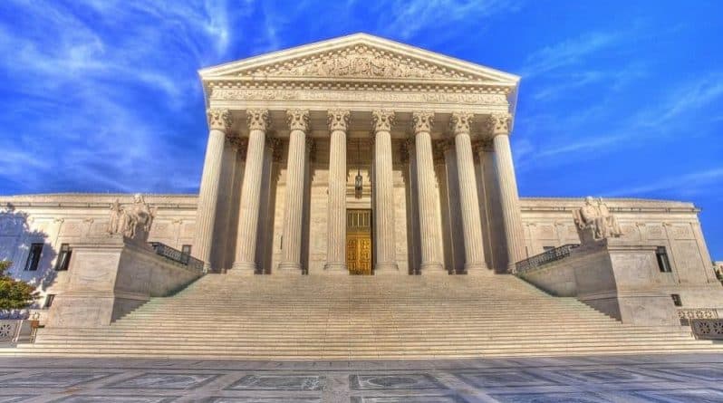 Закон и право: Верховный суд временно снял  запрет на иммиграционный указ Трампа