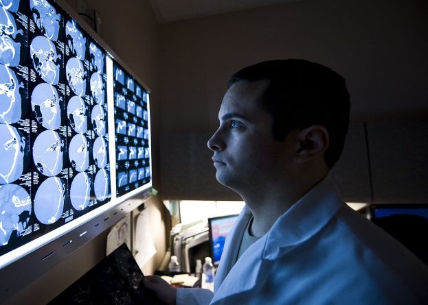 Общество: Новая технология диагностирует Альцгеймер на 2 года раньше врачей