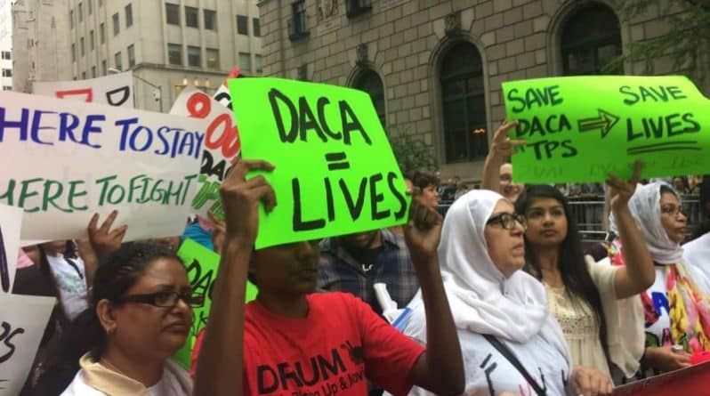 Общество: Протест против отмены DACA в Нью-Йорке: 12 арестованных (фото)
